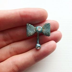 Diamond & blue metal chain bow bellybutton ring